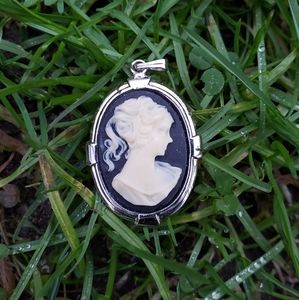 Mid-century Vintage Cameo Pendant